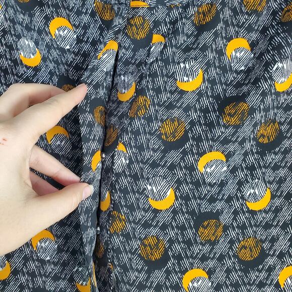 Cabi Eclipse Moon Popover Black Allover Print Blouse Top Size Small - Picture 4 of 6